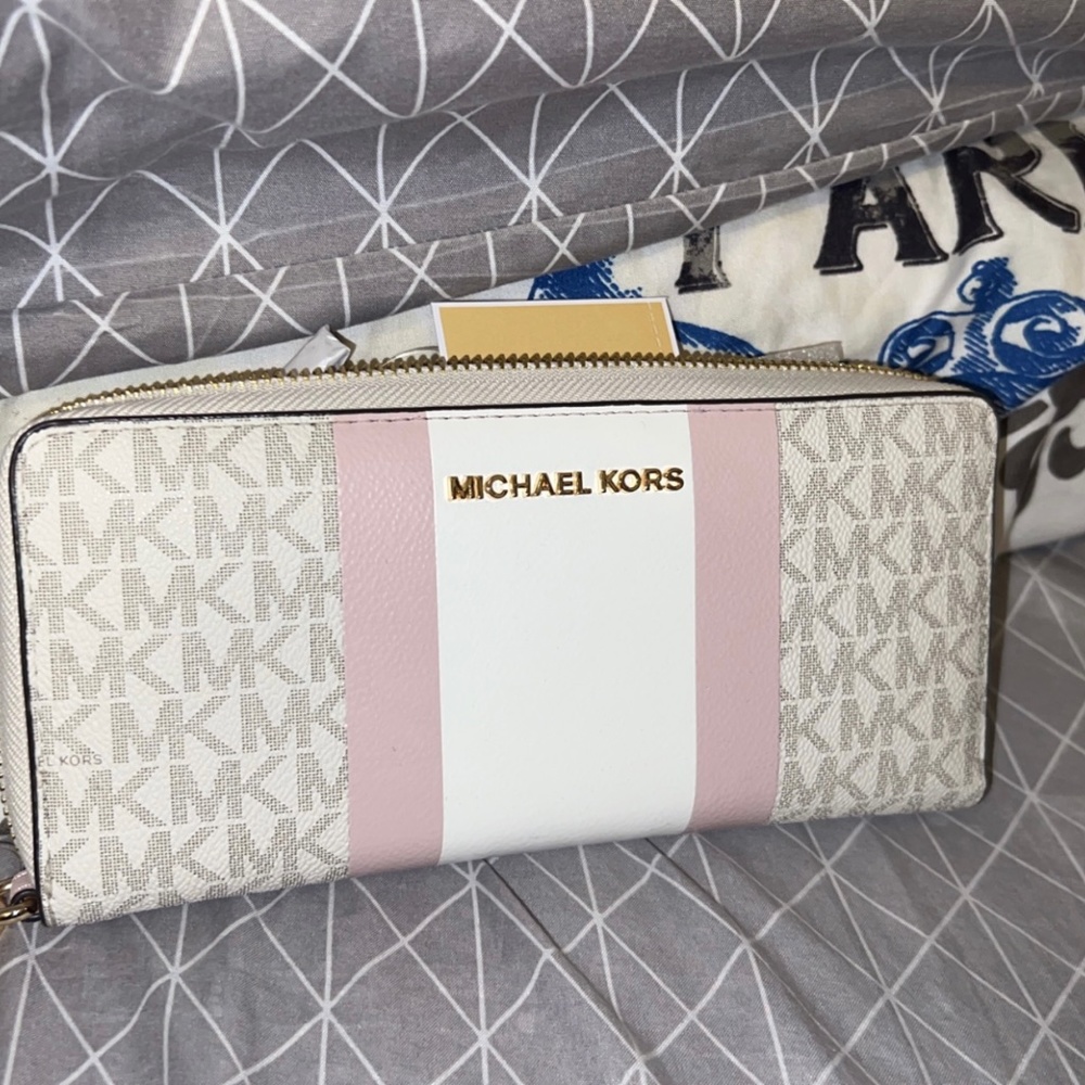 Michael Kors Wristlet
